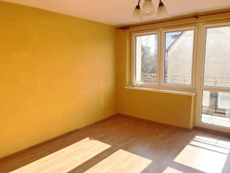 Sprzedam Dwa Pokoje do remontu II piętro Balkon - Kalisz   -
