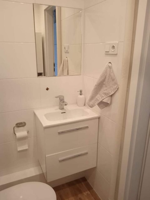 Wynajmę komfortową kawalerkę Kaliniec 1300 zł - Kalisz   -
Zdjęcie nr 3