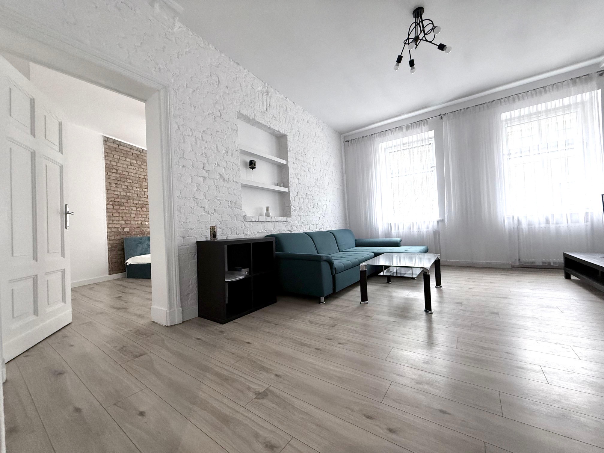 Przestronne klimatyczne mieszkanie w kamienicy - Poznań   -
Zdjęcie nr 2