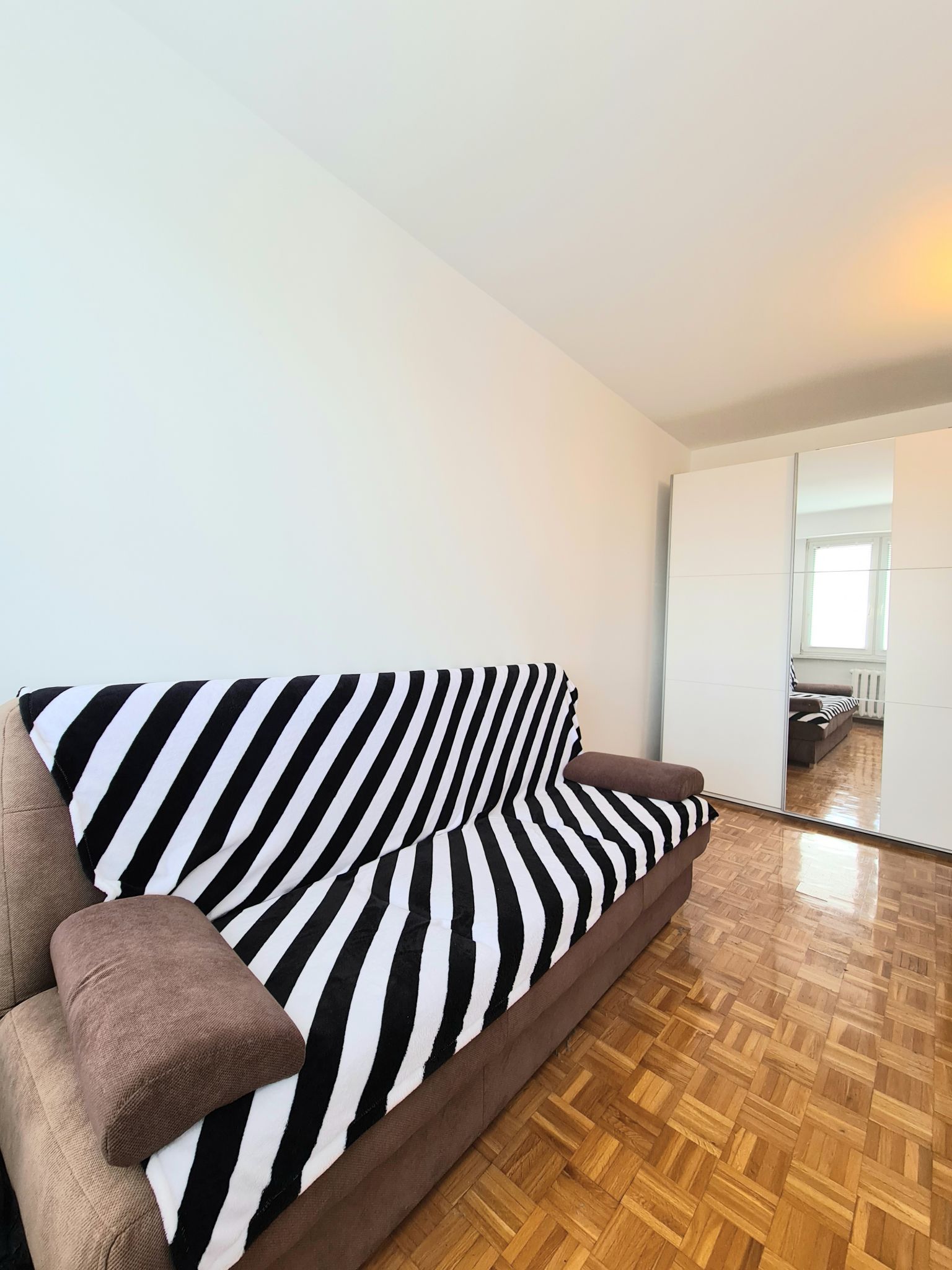 Słoneczne mieszkanie 2 pokojowe 325m2 Kalisz Górnosląska - Kalisz   -
Zdjęcie nr 4