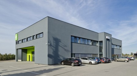 Nieruchomości gruntowe z obiektami biurowo - magazynowo - produkcyjnymi -  Dąbrowa  -
