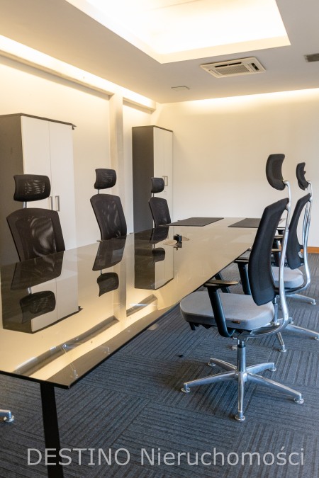 Nieruchomości gruntowe z obiektami biurowo - magazynowo - produkcyjnymi -  Dąbrowa  -
Zdjęcie nr 9