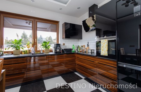 Parterowy dom z basenem i ogrodem Kalisz - Kalisz   -
